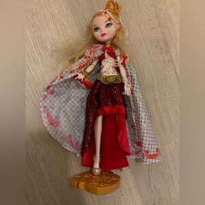 Ever After High Legacy Day Apple White Doll Purse Stand
